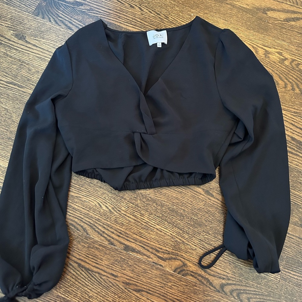 Black long sleeve cropped blouse